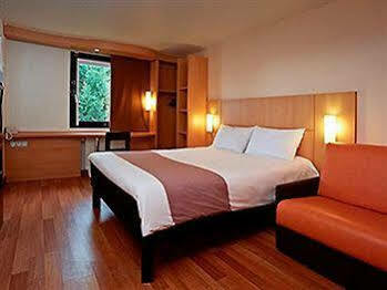 Hotel Ibis Europe Sur Saone
