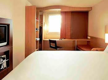 Ibis Europe Sur Saone Hotel 3*